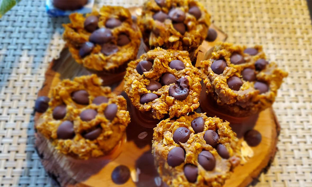 healthy chocolate chip pumpkin muffins